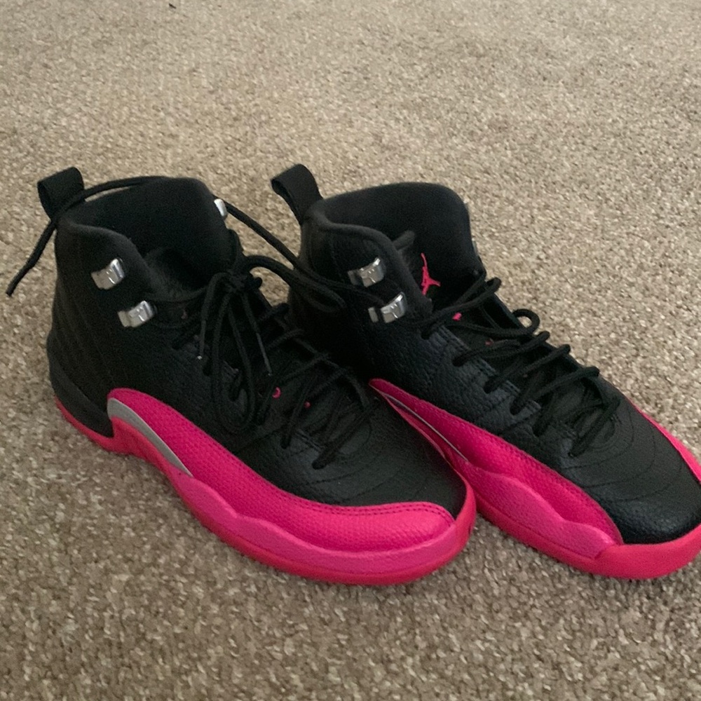 Black&Hot Pink Jordan 12’s
